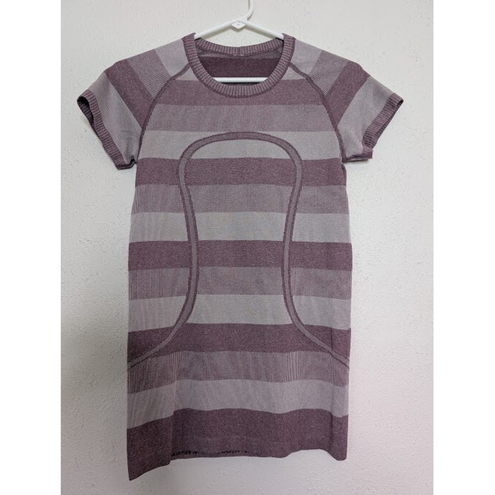 Lululemon‎ Women's Swiftly Tech Short Sleeve Shirt Size 6 Purple Striped Workout